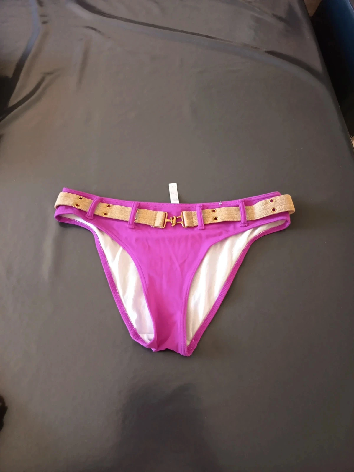 Bas de maillot lilas ceinture doré
